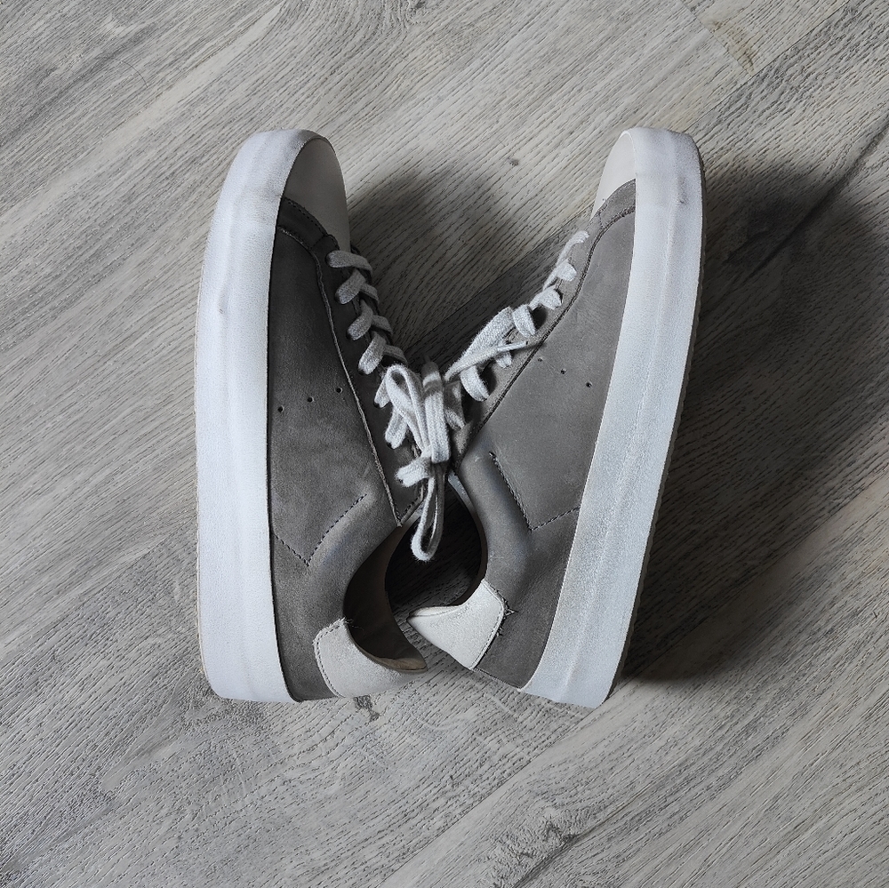 Leather sneakers